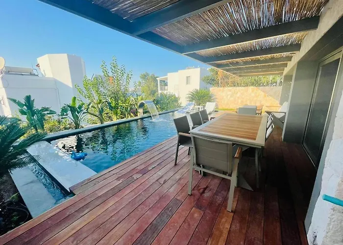 فيلة Bodrum Havuzlu Lueks *